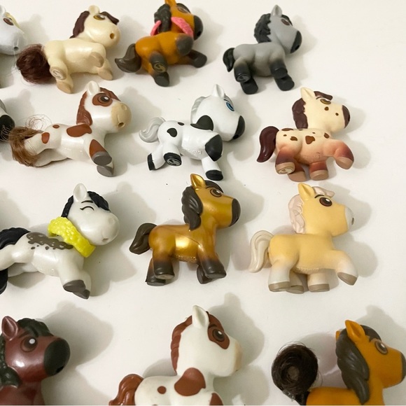 Lot of 22 Spirit Untamed Dreamworks Mini Horses - Picture 14 of 14